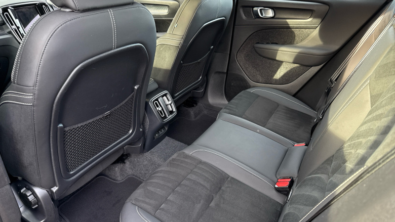 Volvo XC40 2.0 B3P Plus Dark 5dr Auto Petrol Estate